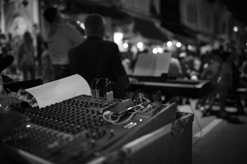 street misic at phuket old town