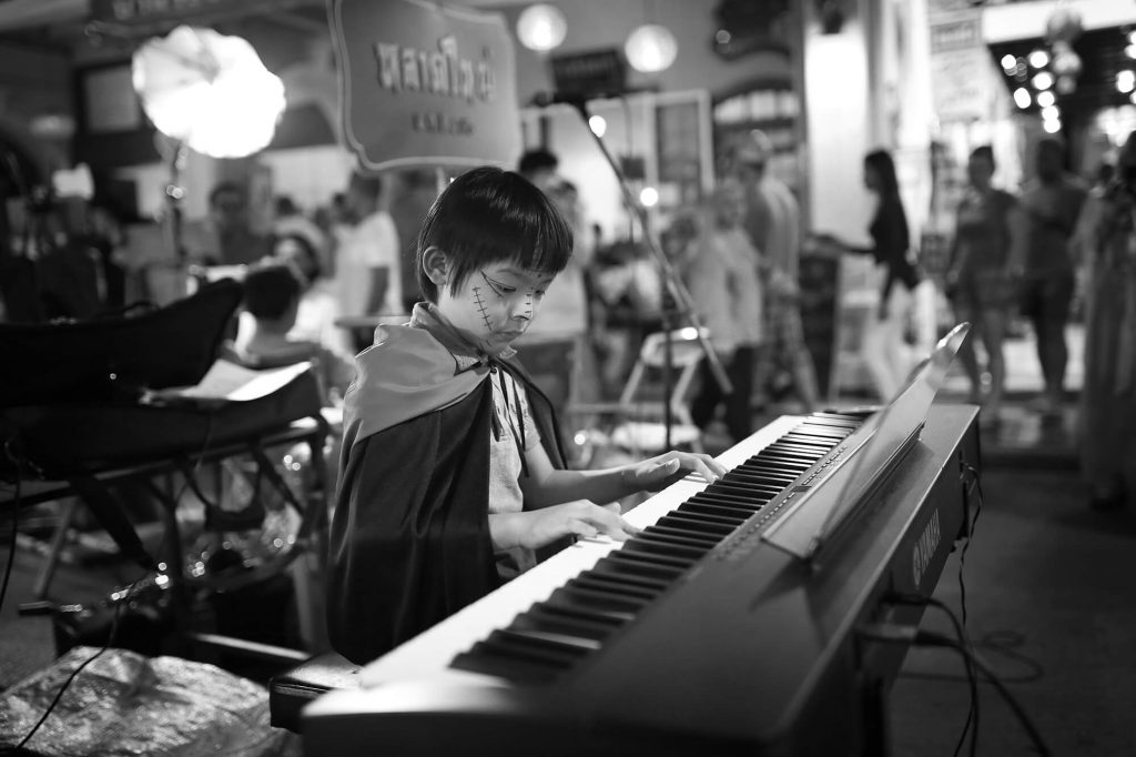 street misic at phuket old town